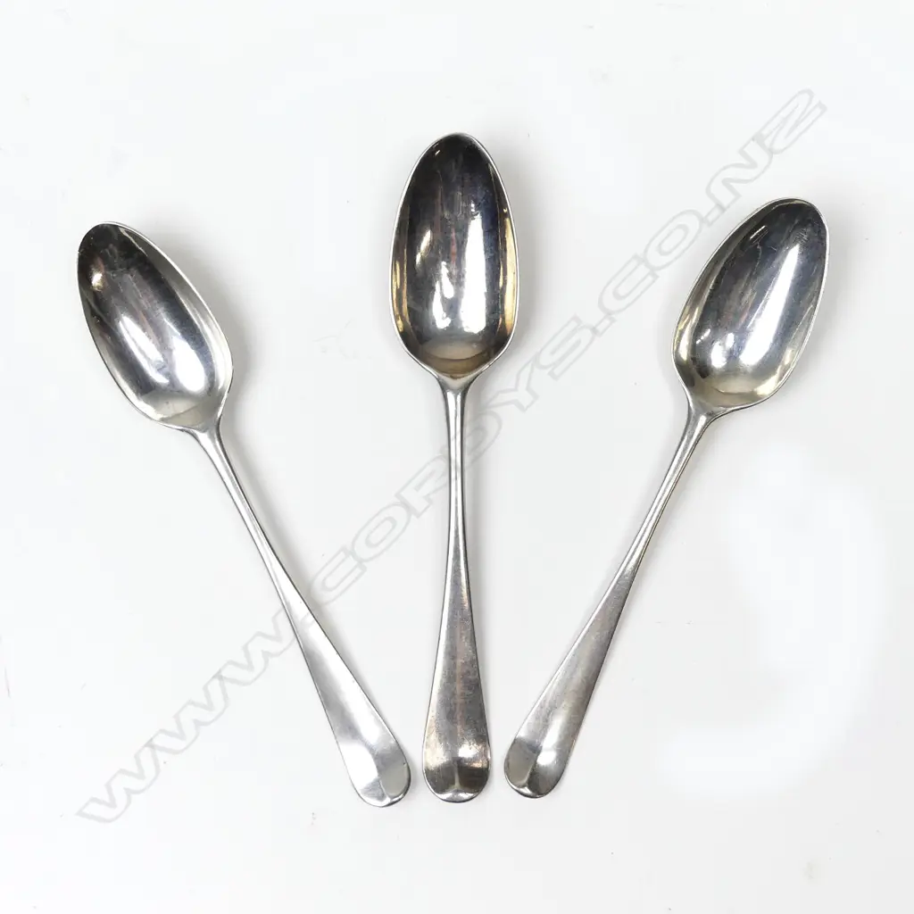 A single and a pair of George III silver Hanoverian picture back teaspoons Image 1++
