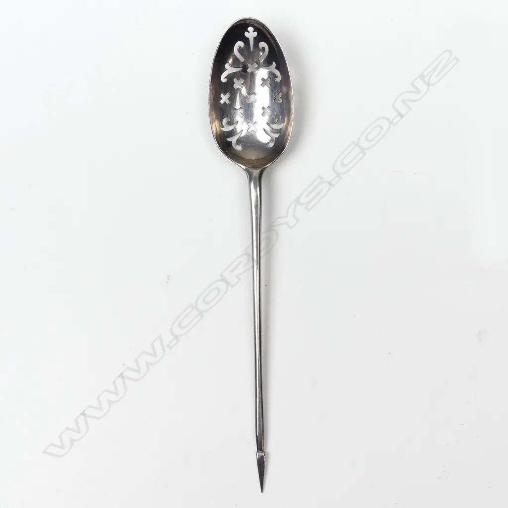 A George II silver mote spoon Image 1++