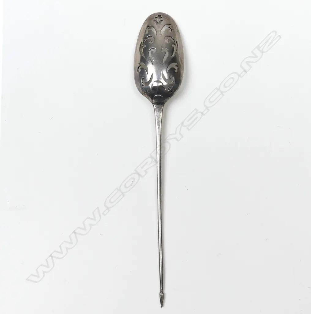 A George II silver mote spoon Image 1++