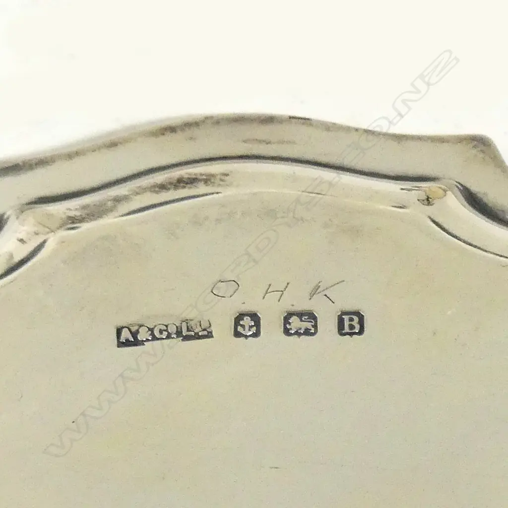 A silver salver Image 1++