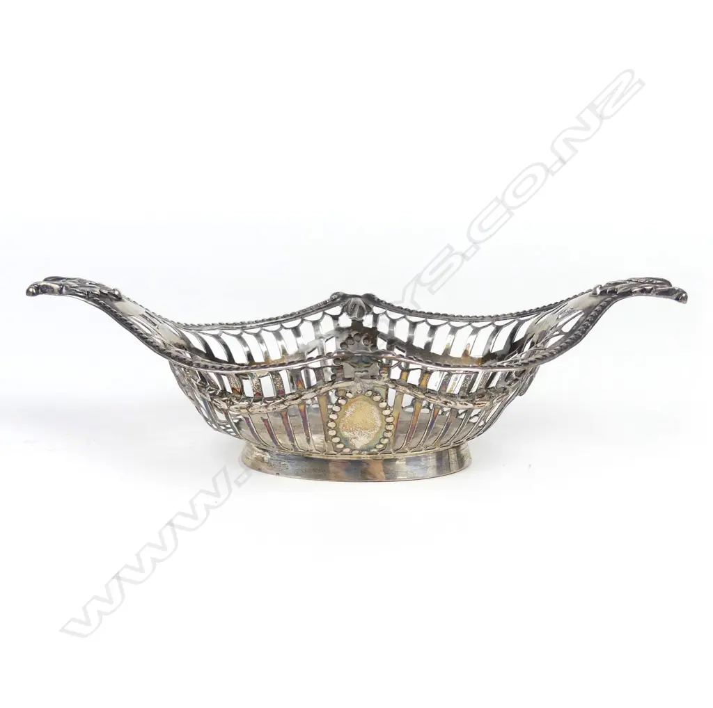A Victorian silver bonbon dish Image 1++