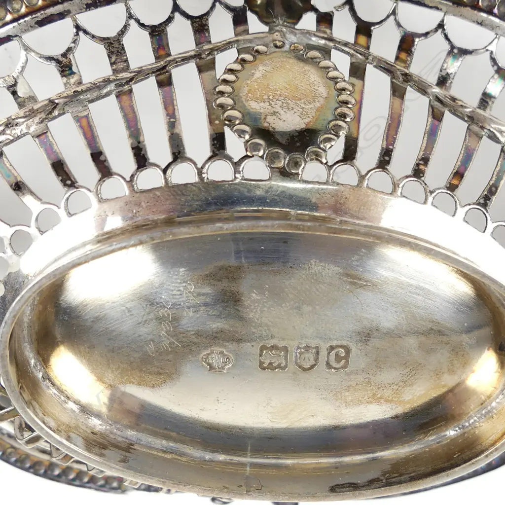 A Victorian silver bonbon dish Image 1++