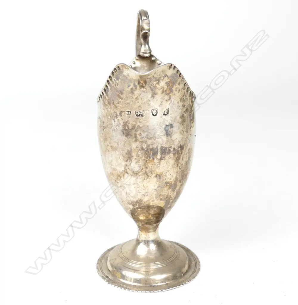 An elegant George III helmet shape cream jug Image 1++