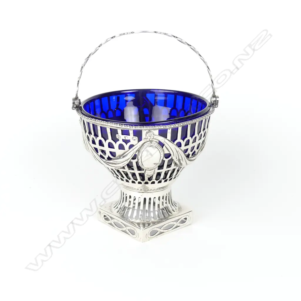 A George III silver sugar basket Image 1++