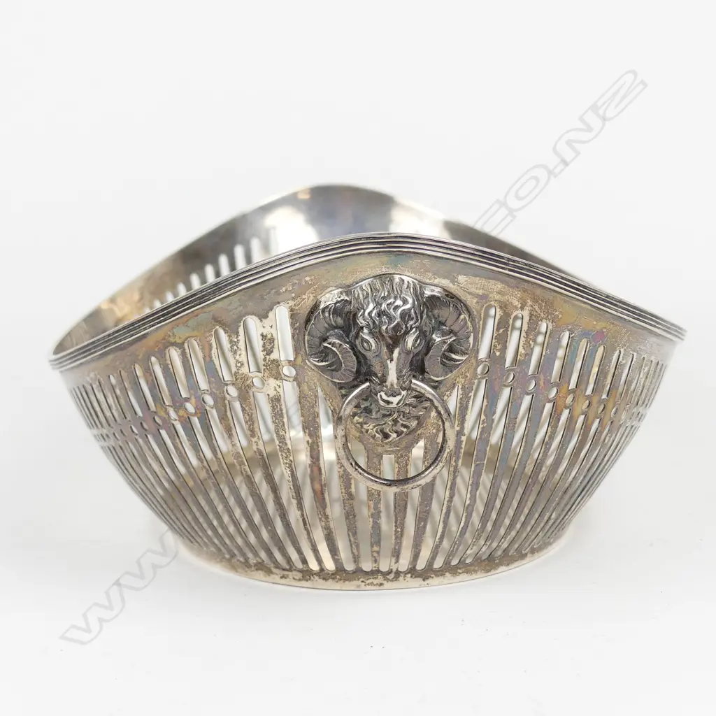A 1920's Dutch silver bread basket Image 1++