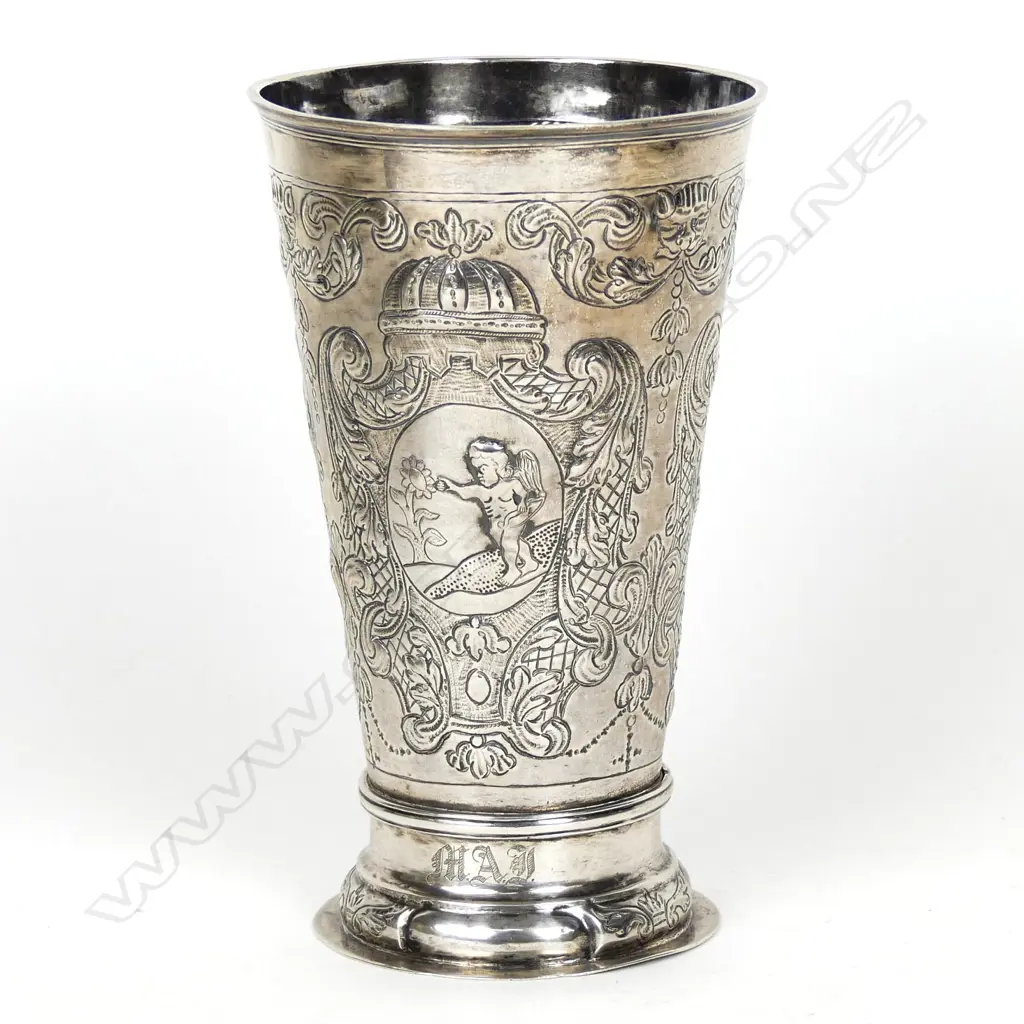 A good large 18thC Russian silver beaker Image 1++