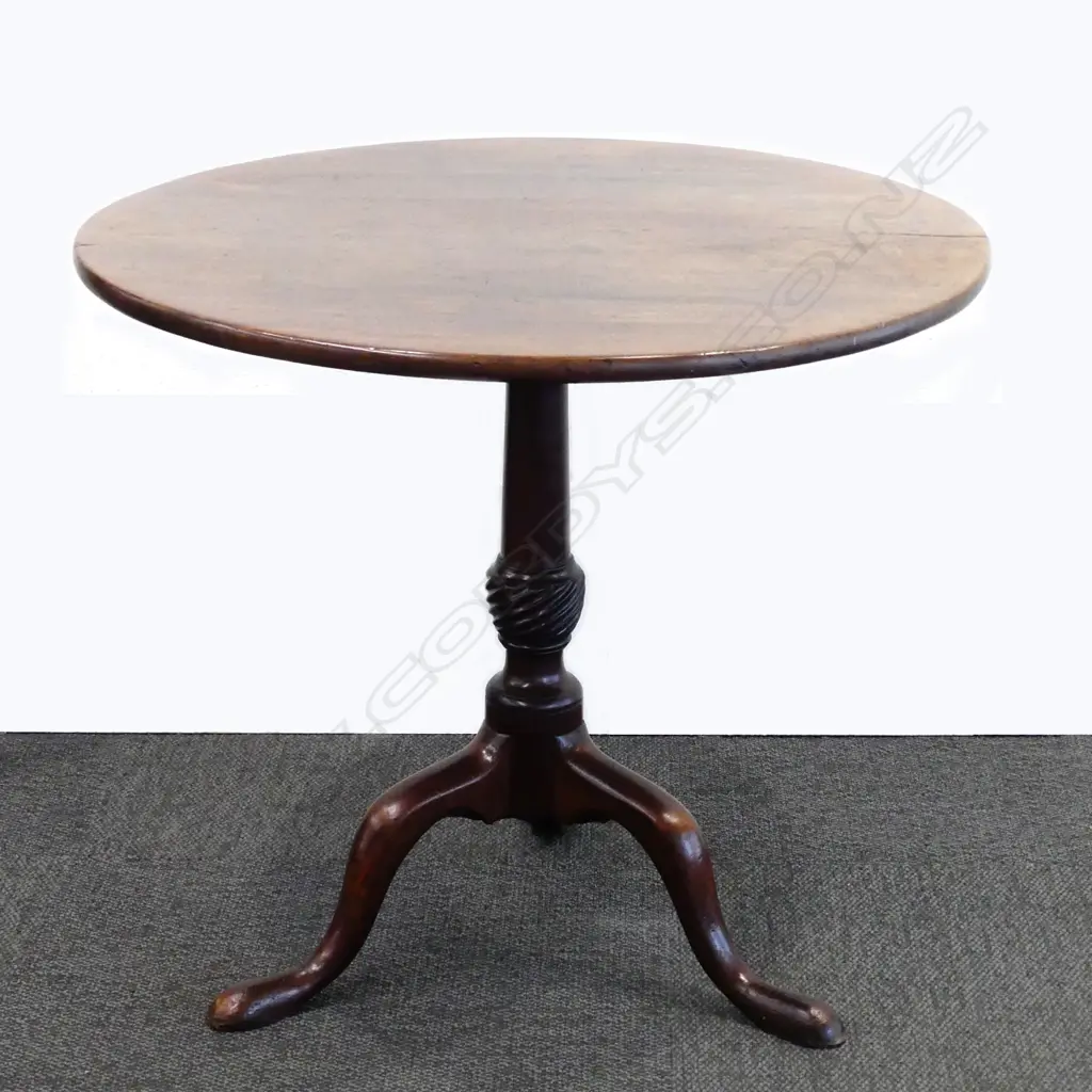 A George III mahogany tilt top table Image 1++