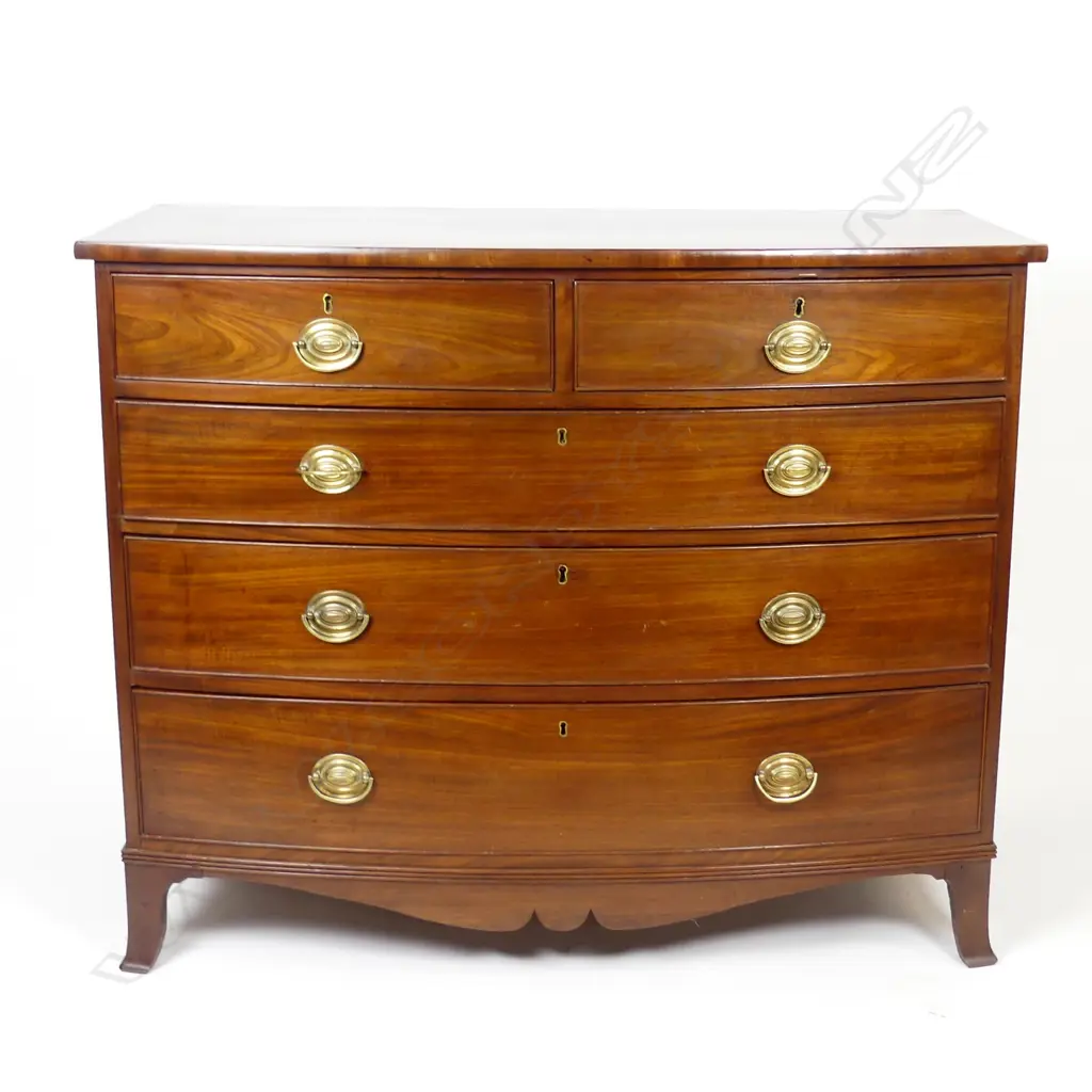 A Georgian mahogany bow front five drawer chest Image 1++