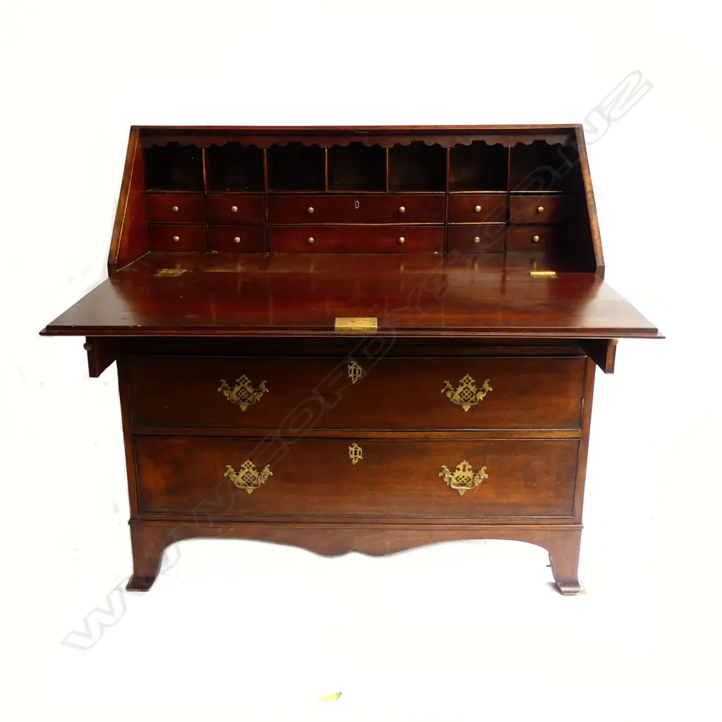 A Georgian mahogany drop front bureau Image 1++