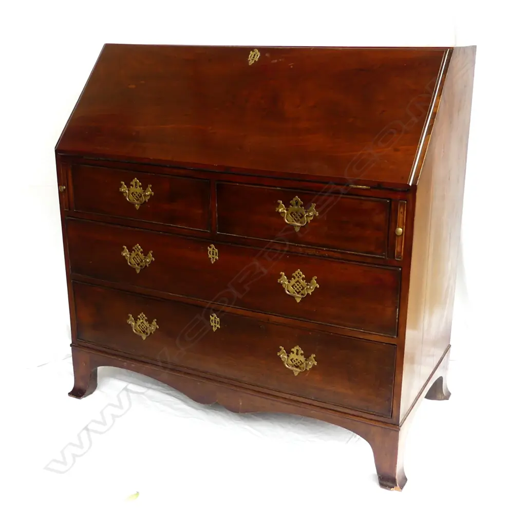 A Georgian mahogany drop front bureau Image 1++
