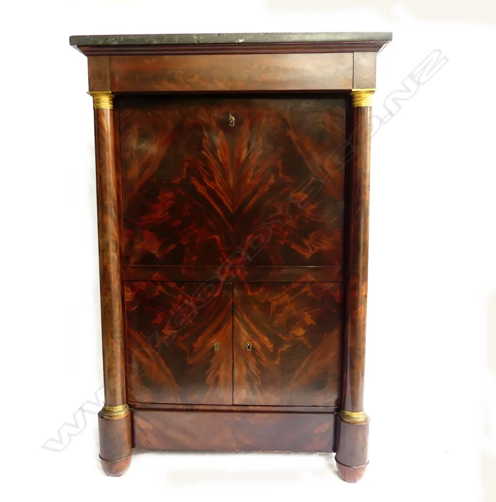 A 19thC flame mahogany Biedermeier secrétaire à abattant Image 1++