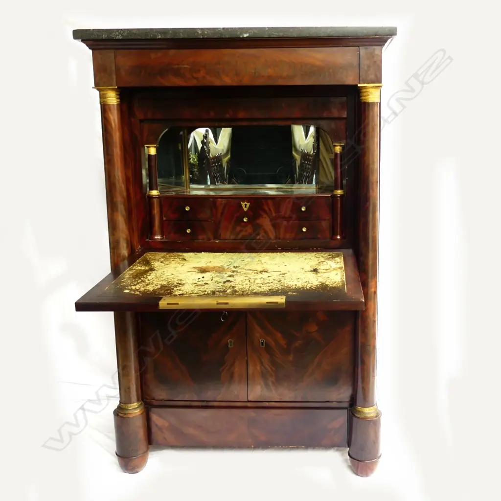 A 19thC flame mahogany Biedermeier secrétaire à abattant Image 1++