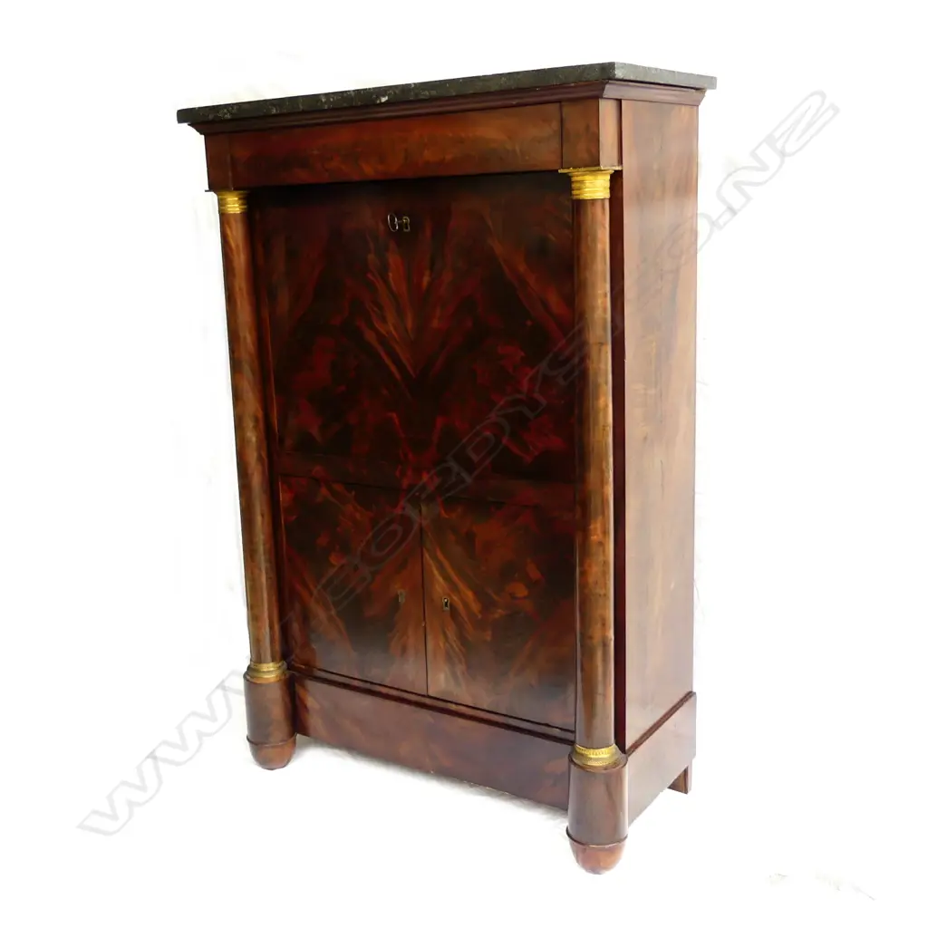 A 19thC flame mahogany Biedermeier secrétaire à abattant Image 1++
