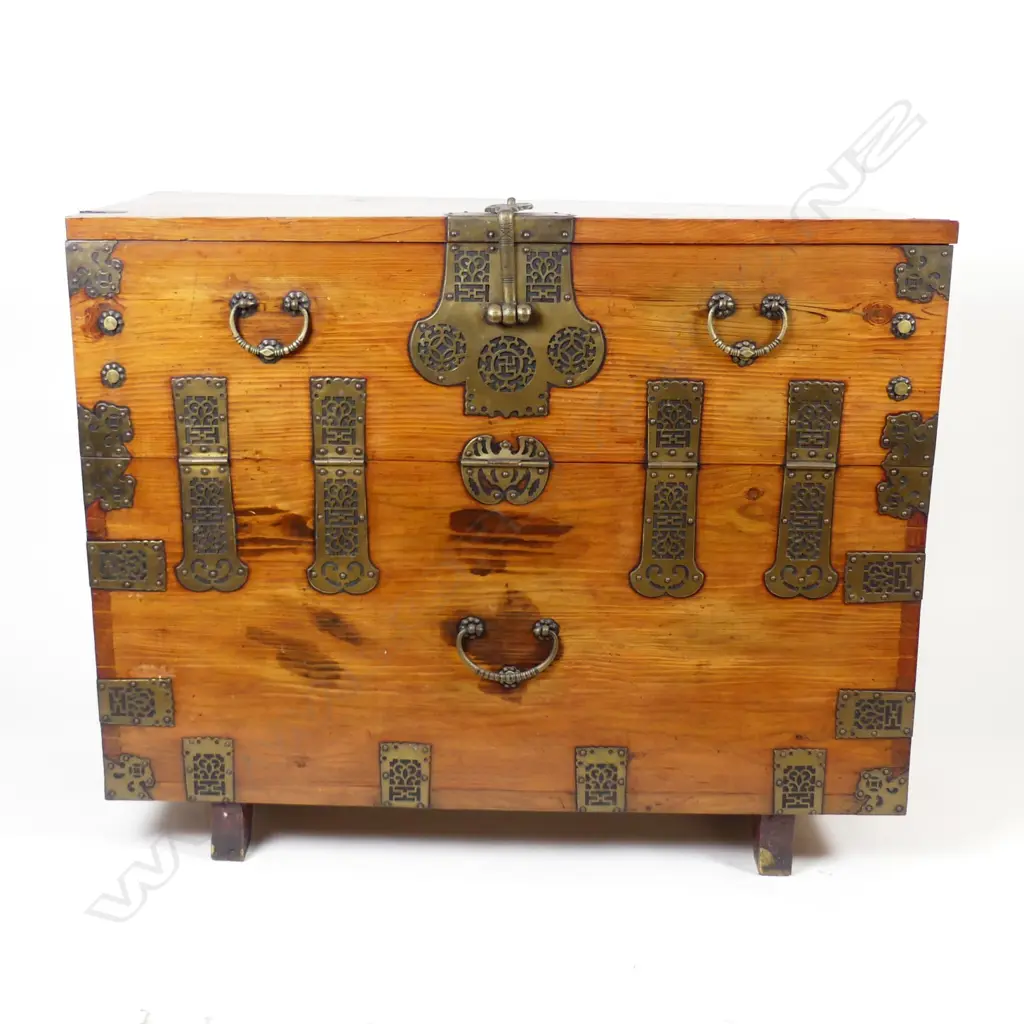 A vintage Korean chest Image 1++