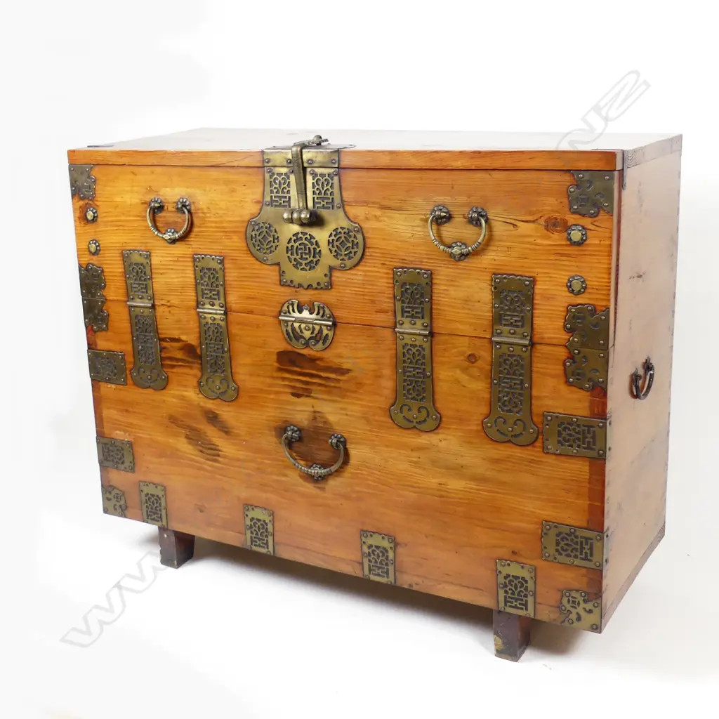 A vintage Korean chest Image 1++