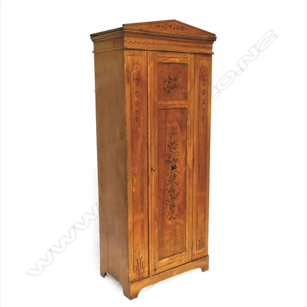 A 19thC pine cupboard Image 1++