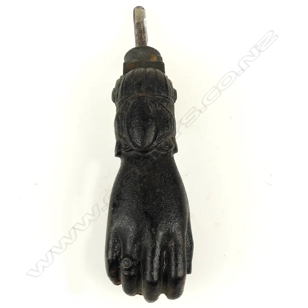 A Victorian cast iron door knocker Image 1++