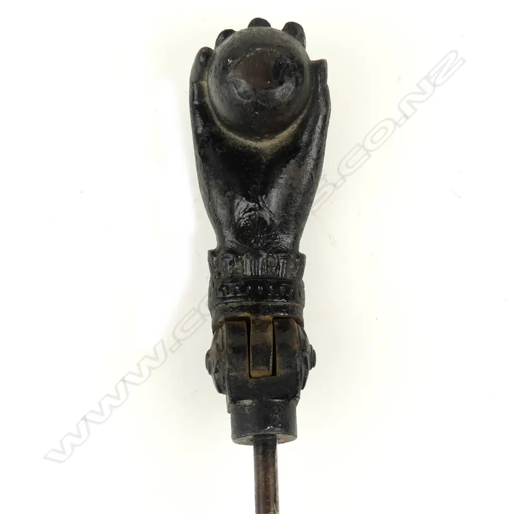 A Victorian cast iron door knocker Image 1++
