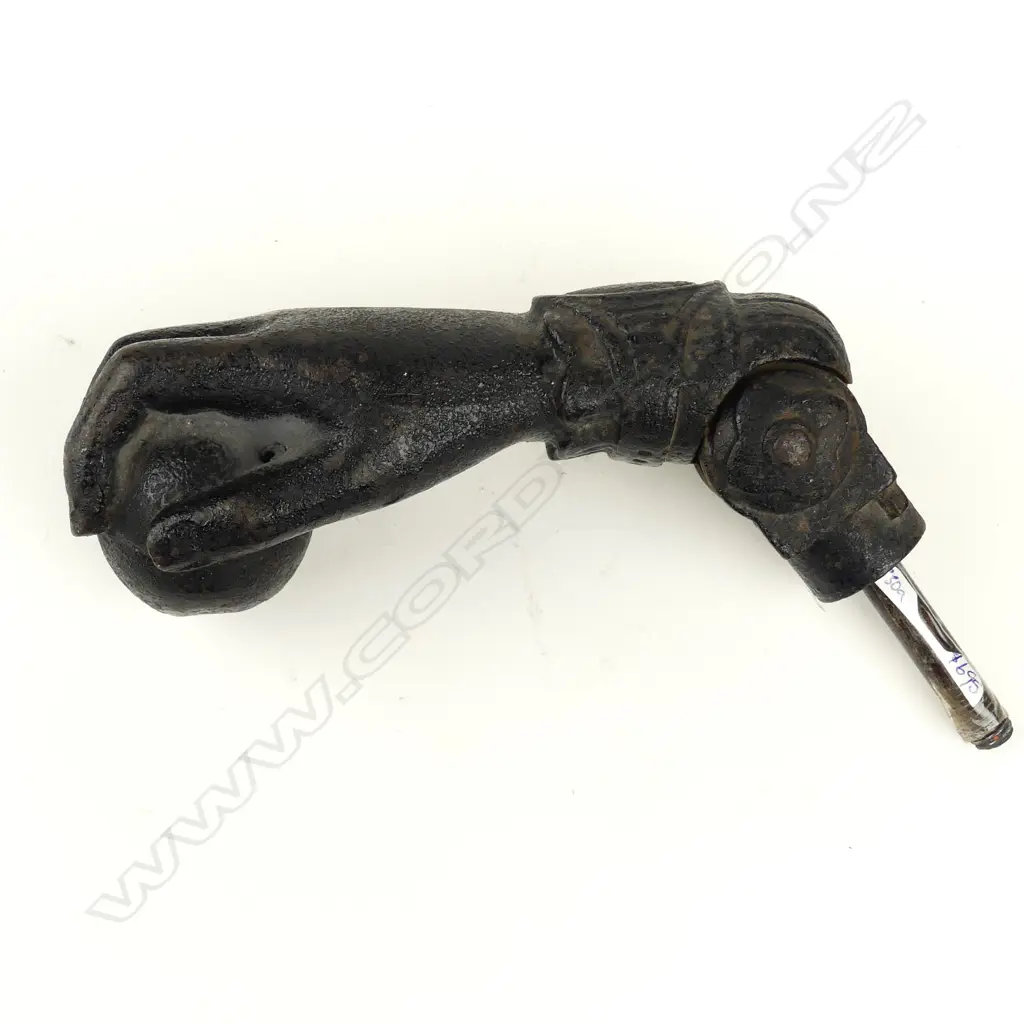 A Victorian cast iron door knocker Image 1++