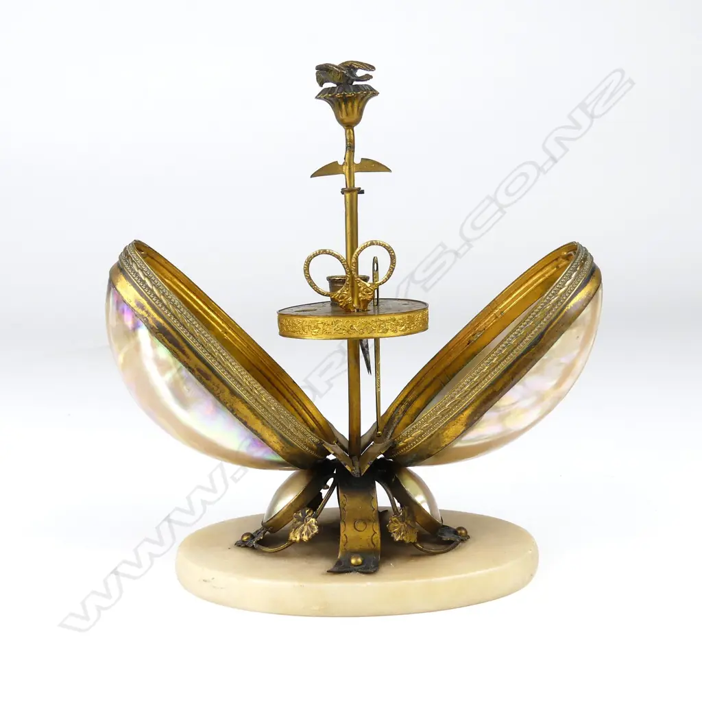 A Palais Royal mother of pearl étui Image 1++