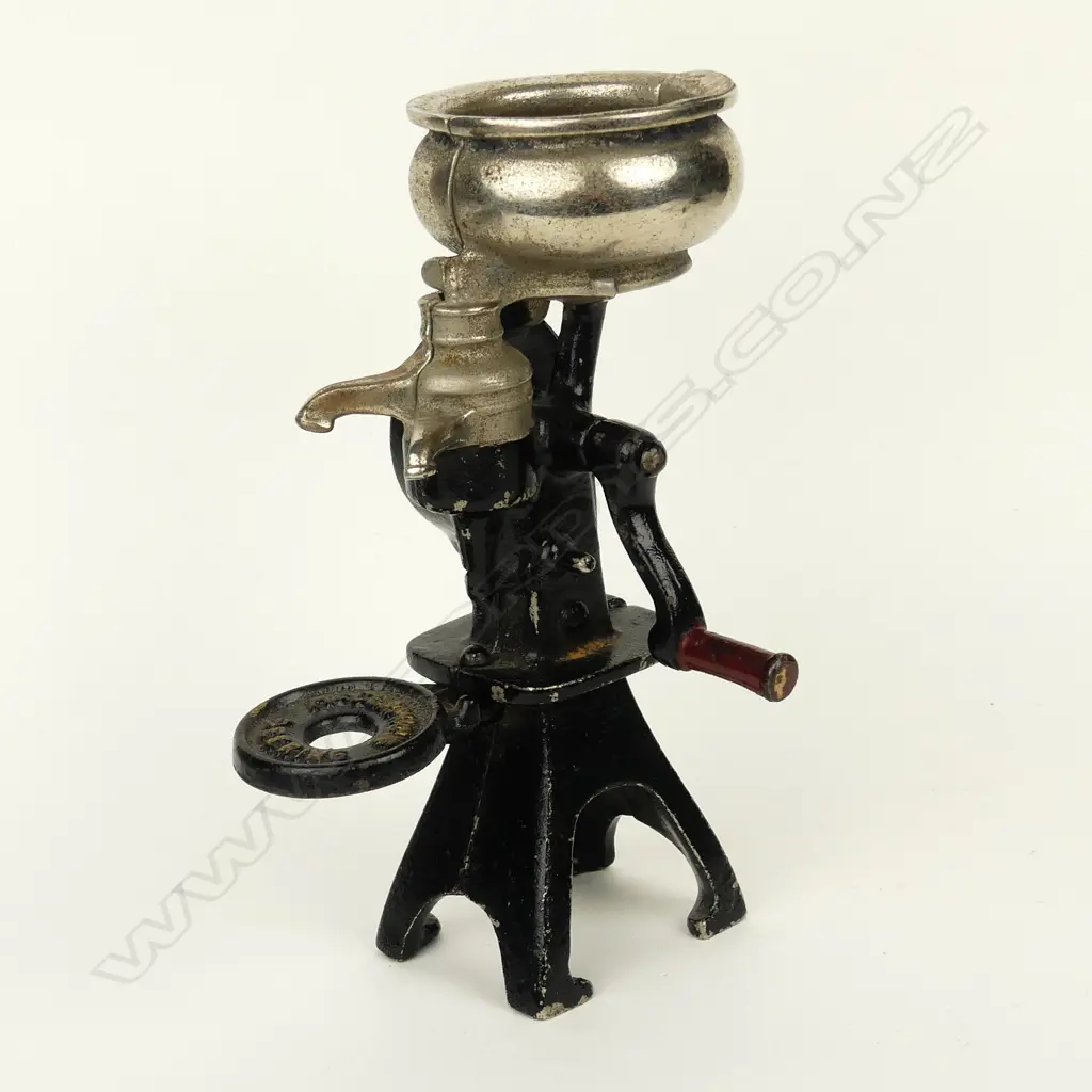 An early 20thC miniature traveller's sample 'McCormick Deering' cream separator Image 1++