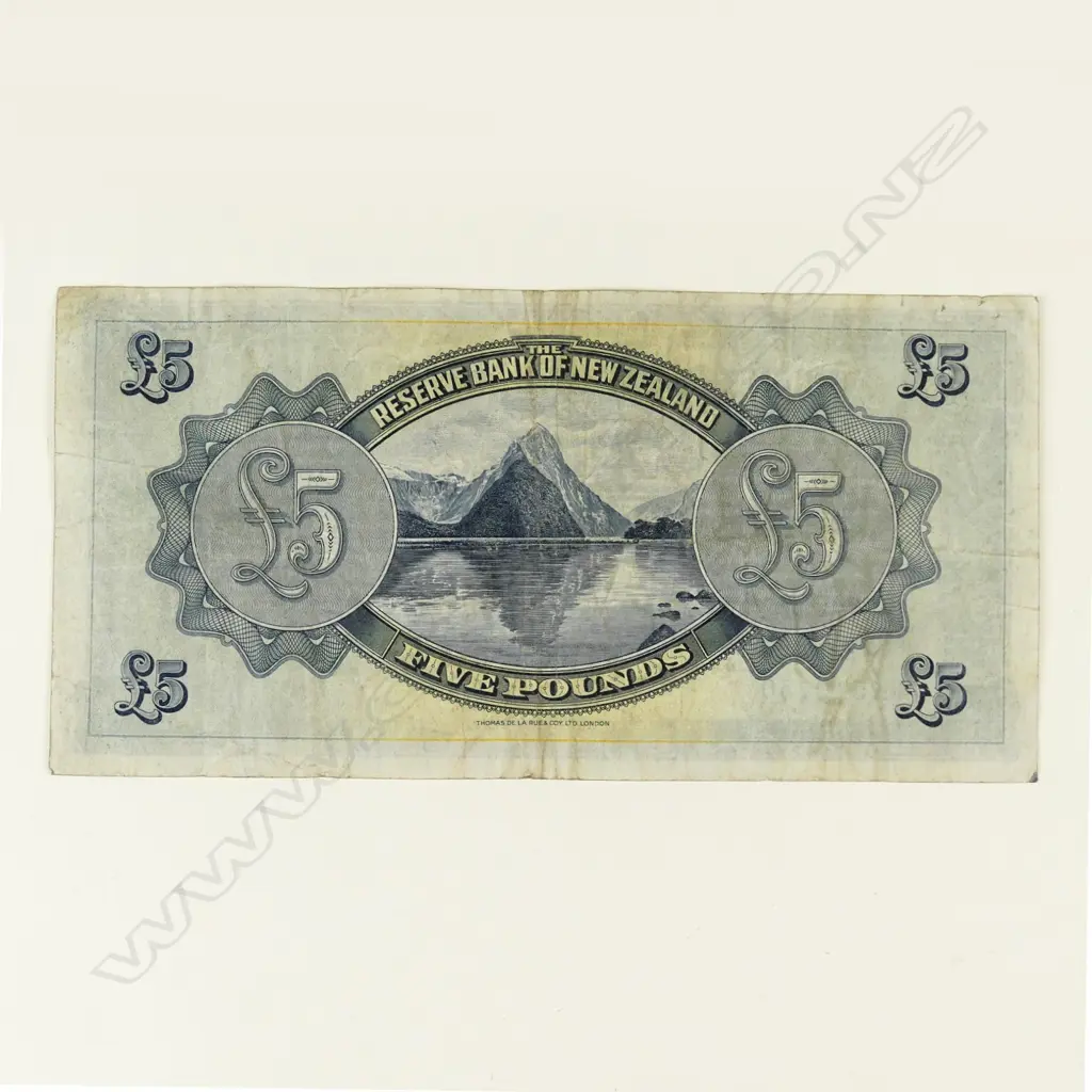 A £5 Reserve Bank of New Zealand banknote Image 1++