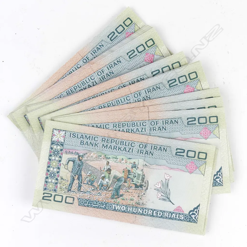 A bundle of mint Iranian banknotes Image 1++