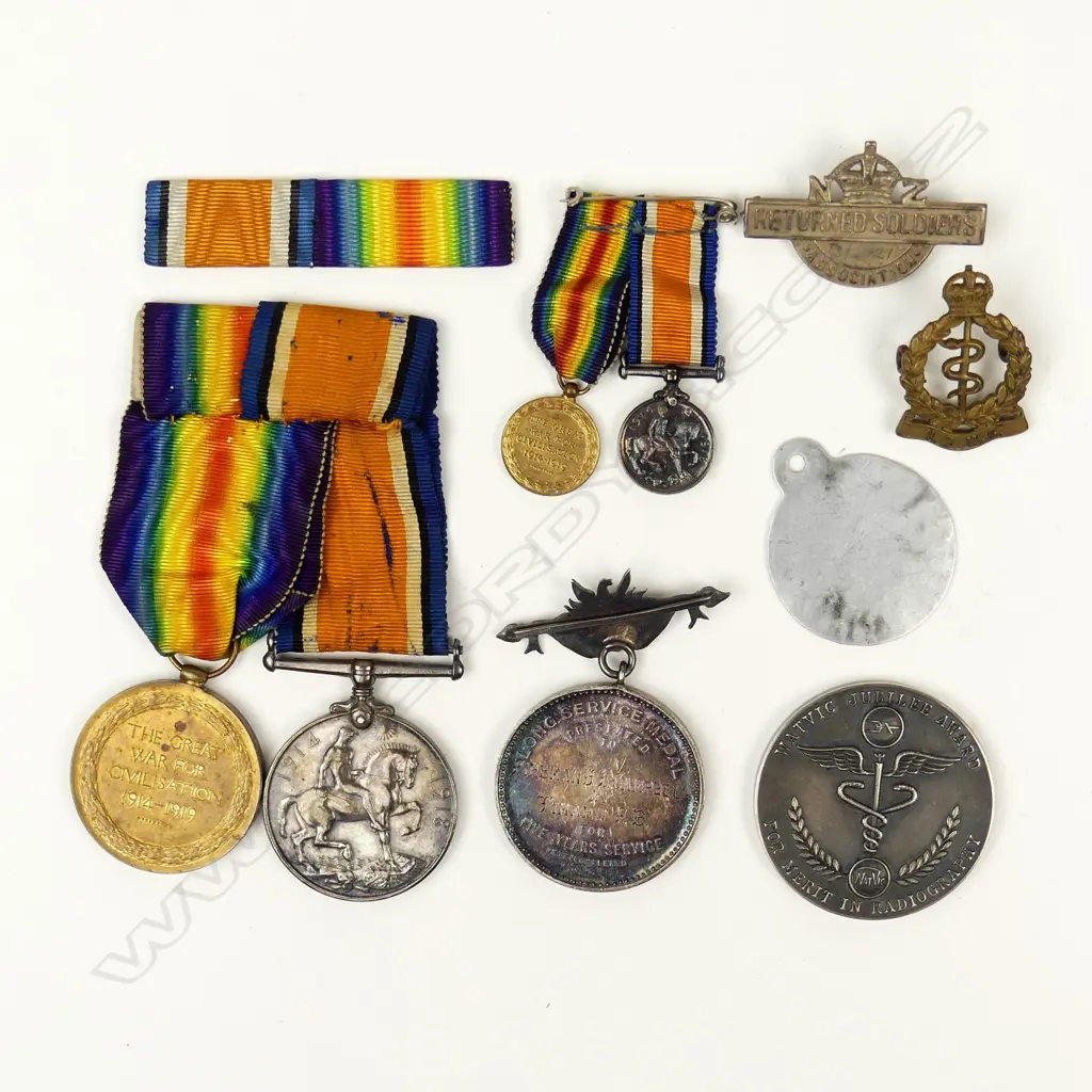 WWI medal pair and miniatures to 3/3021 Pte. Leonard James Campbell Image 1++