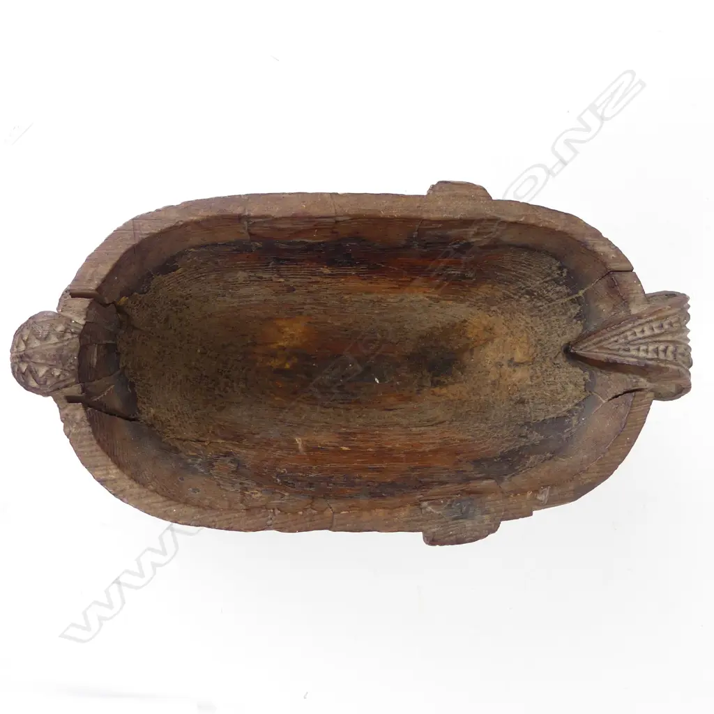 A 19thC Maori carved Kumete Image 1++