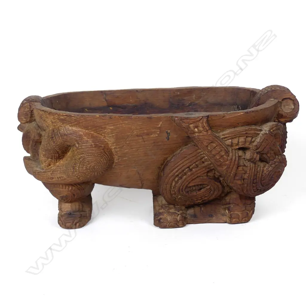 A 19thC Maori carved Kumete Image 1++