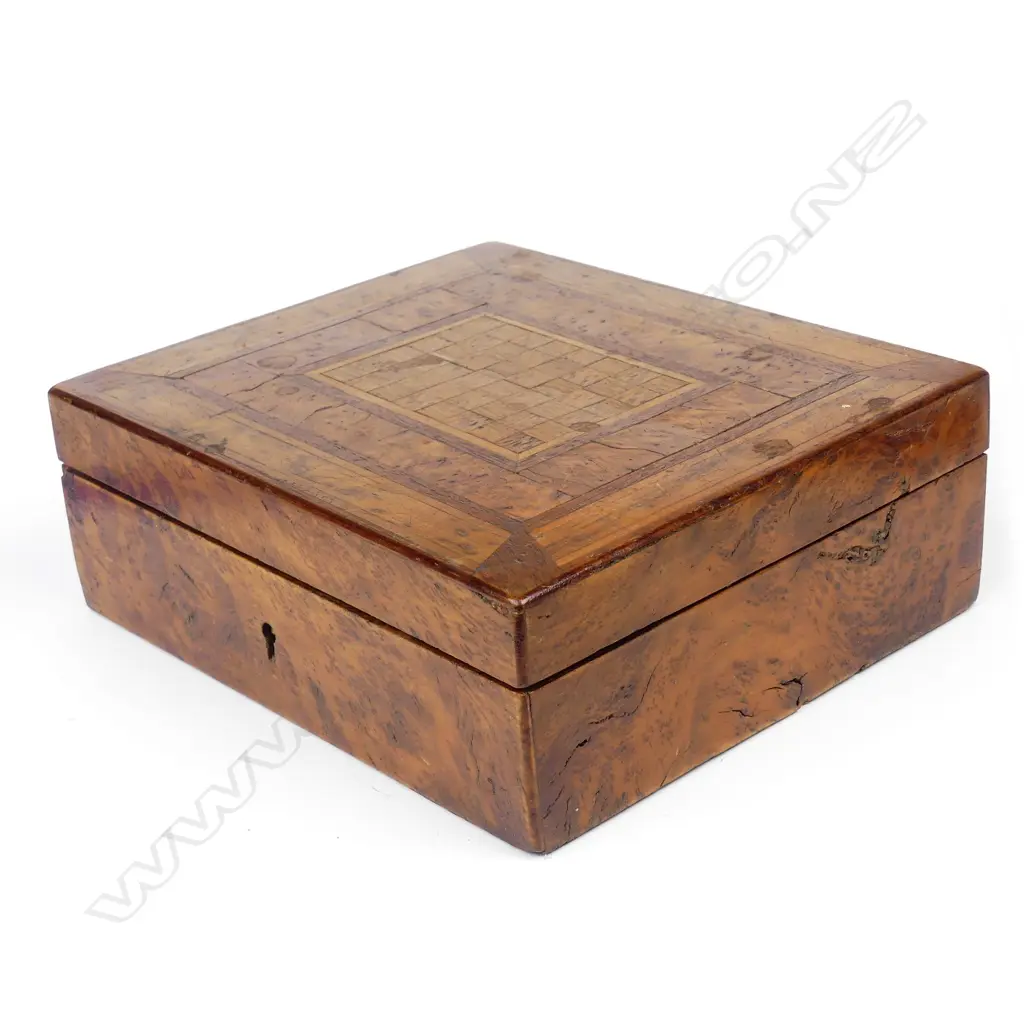 A colonial N.Z. woods inlaid trinket box Image 1++