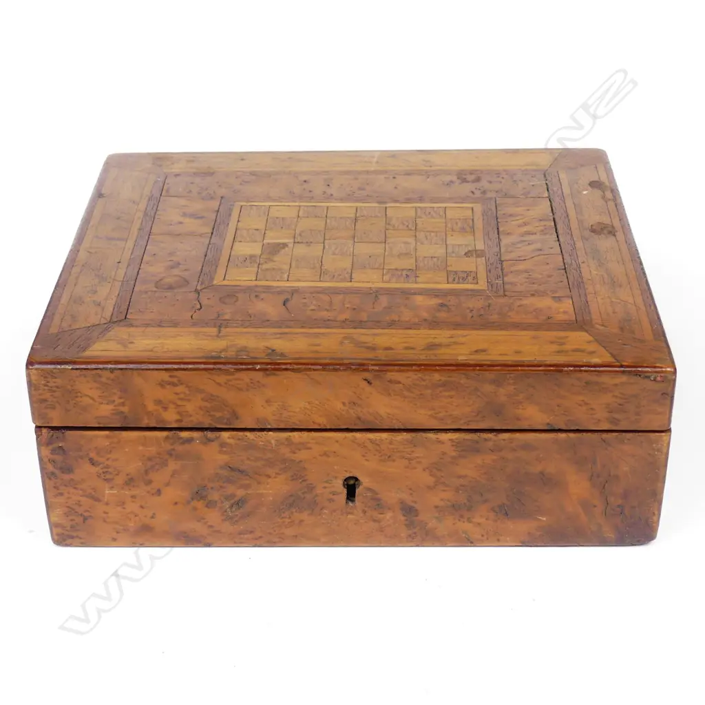 A colonial N.Z. woods inlaid trinket box Image 1++