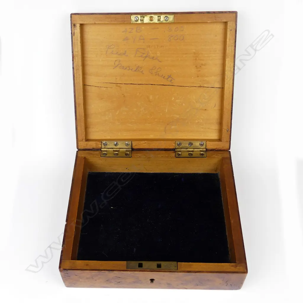 A colonial N.Z. woods inlaid trinket box Image 1++