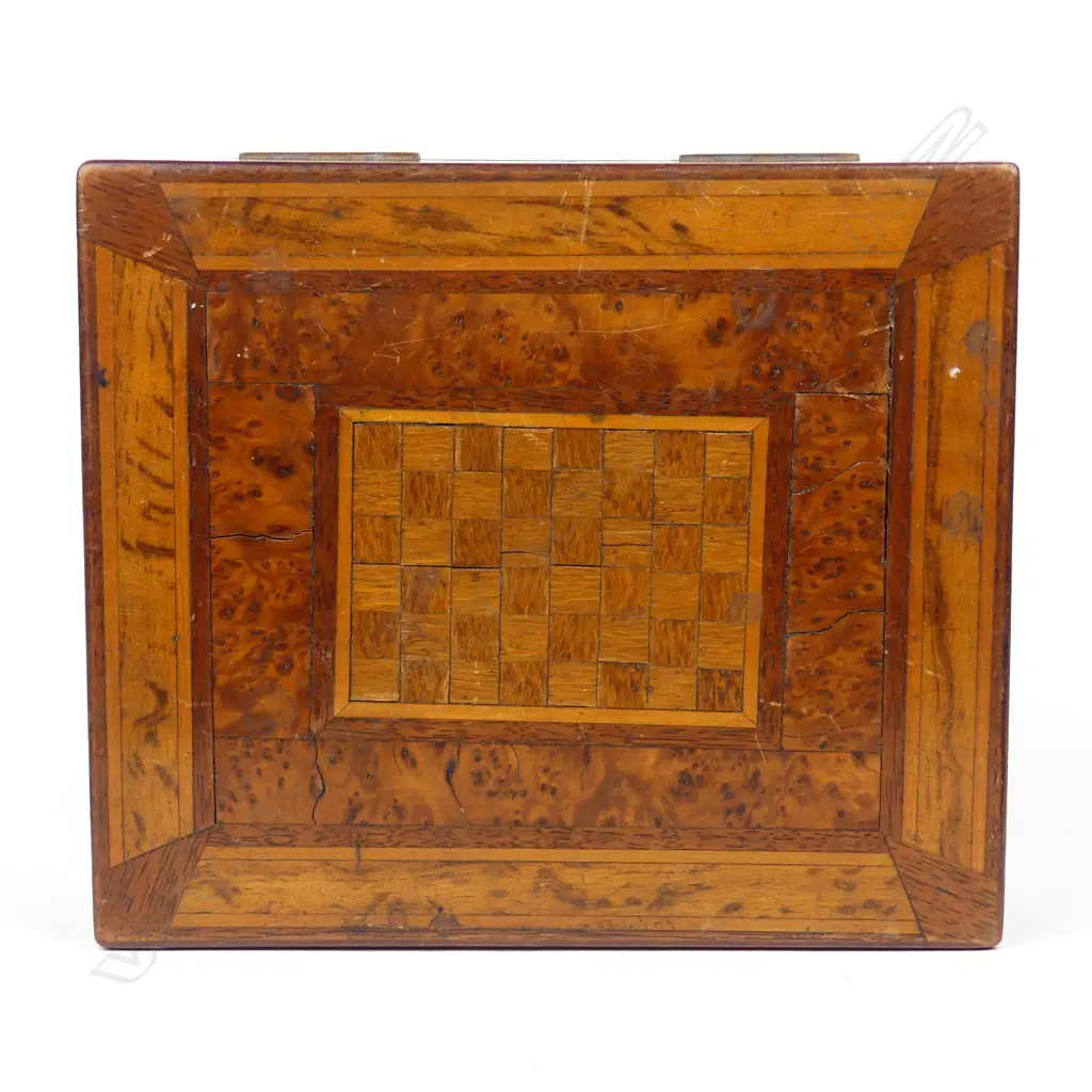 A colonial N.Z. woods inlaid trinket box Image 1++