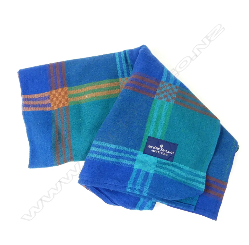 A woollen blanket Image 1++