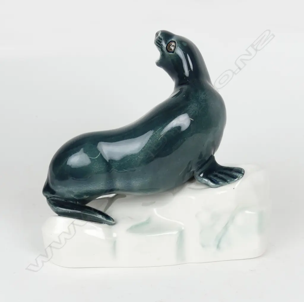 A Titian Aquila Ceramics model of 'André' the seal Image 1++