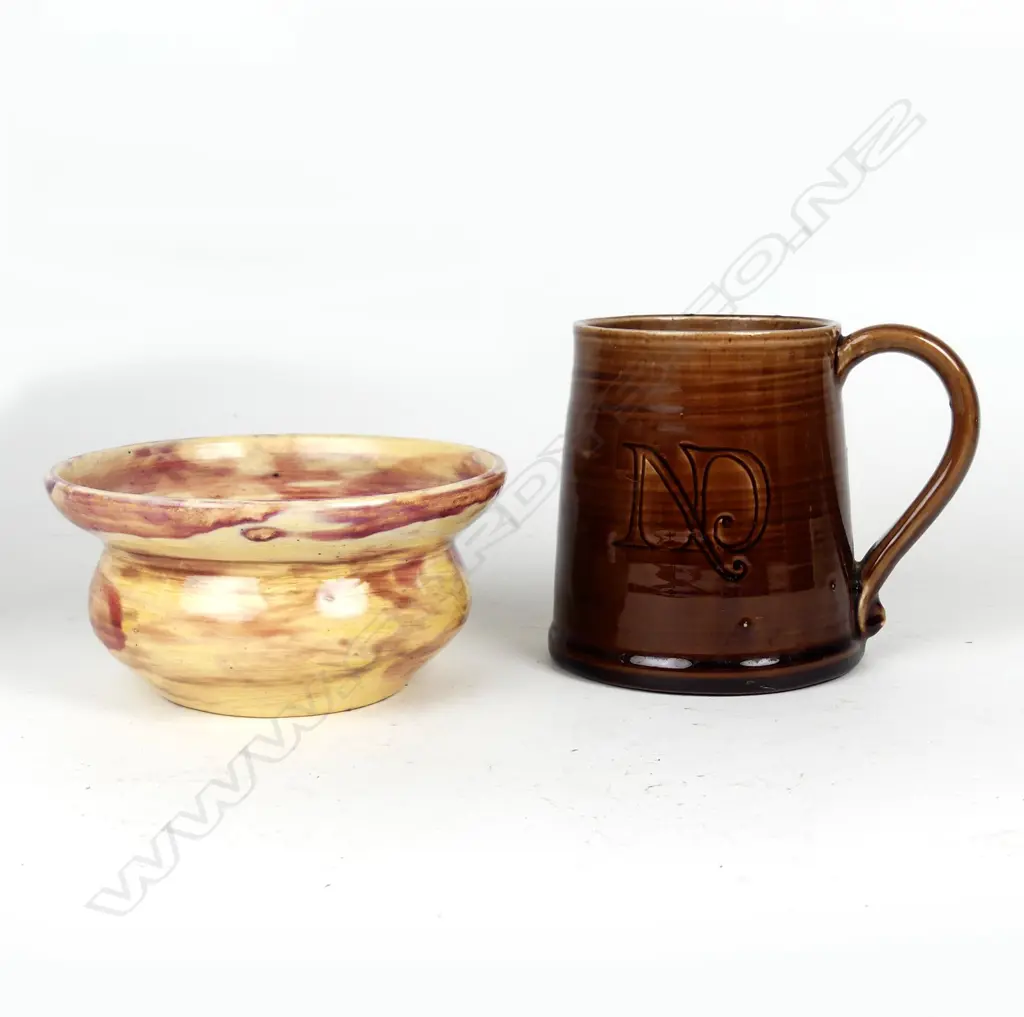 An Olive Jones brown glazed mug and a Briar Gardner vase Image 1++