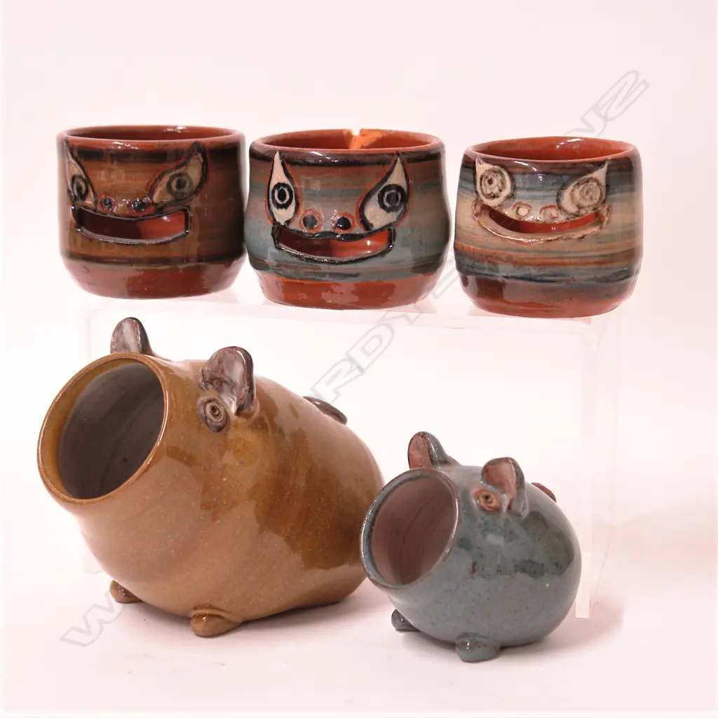 Five Elizabeth Lissaman pottery pieces Image 1++
