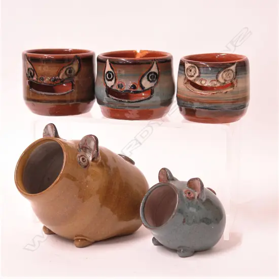 Five Elizabeth Lissaman pottery pieces