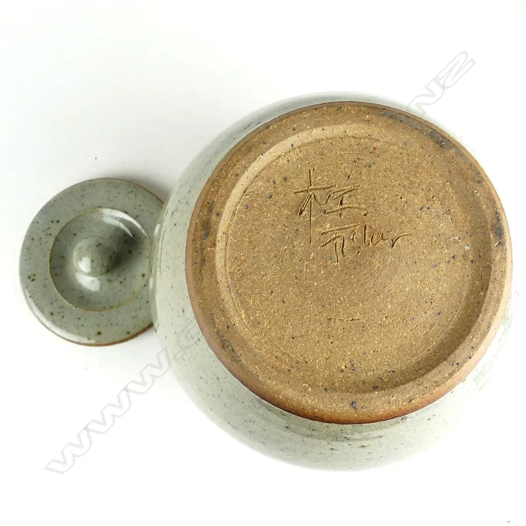 Paul Fisher lidded jar Image 1++