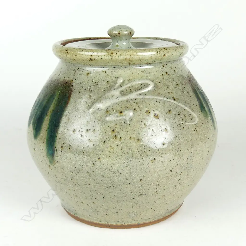 Paul Fisher lidded jar Image 1++
