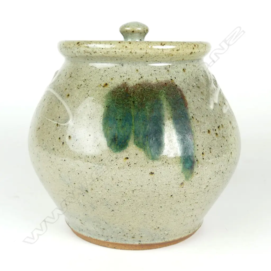 Paul Fisher lidded jar Image 1++