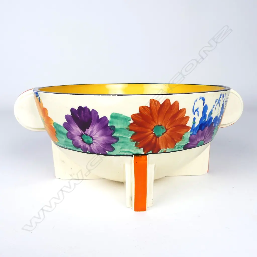 A Clarice Cliff Bizarre bowl Image 1++