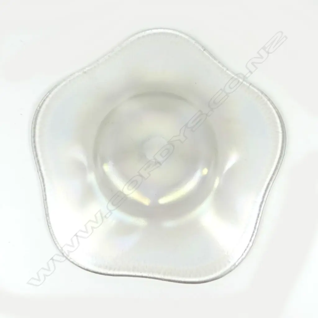 A large iridescent Maastricht glass bowl Image 1++