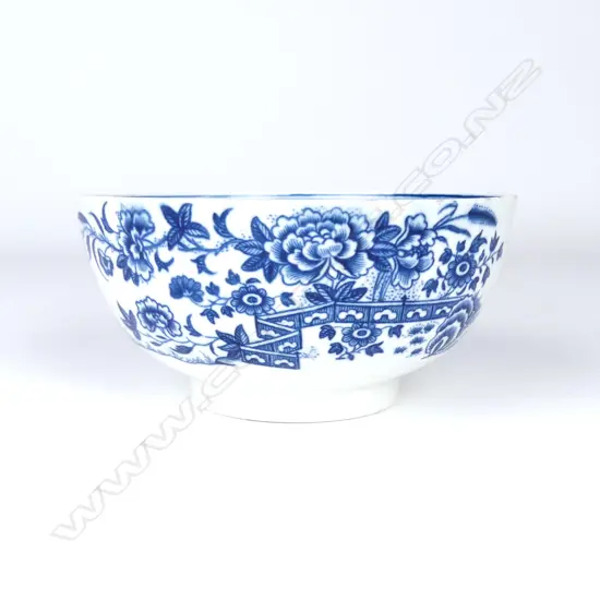 A George III First Period Worcester blue  and white bowl