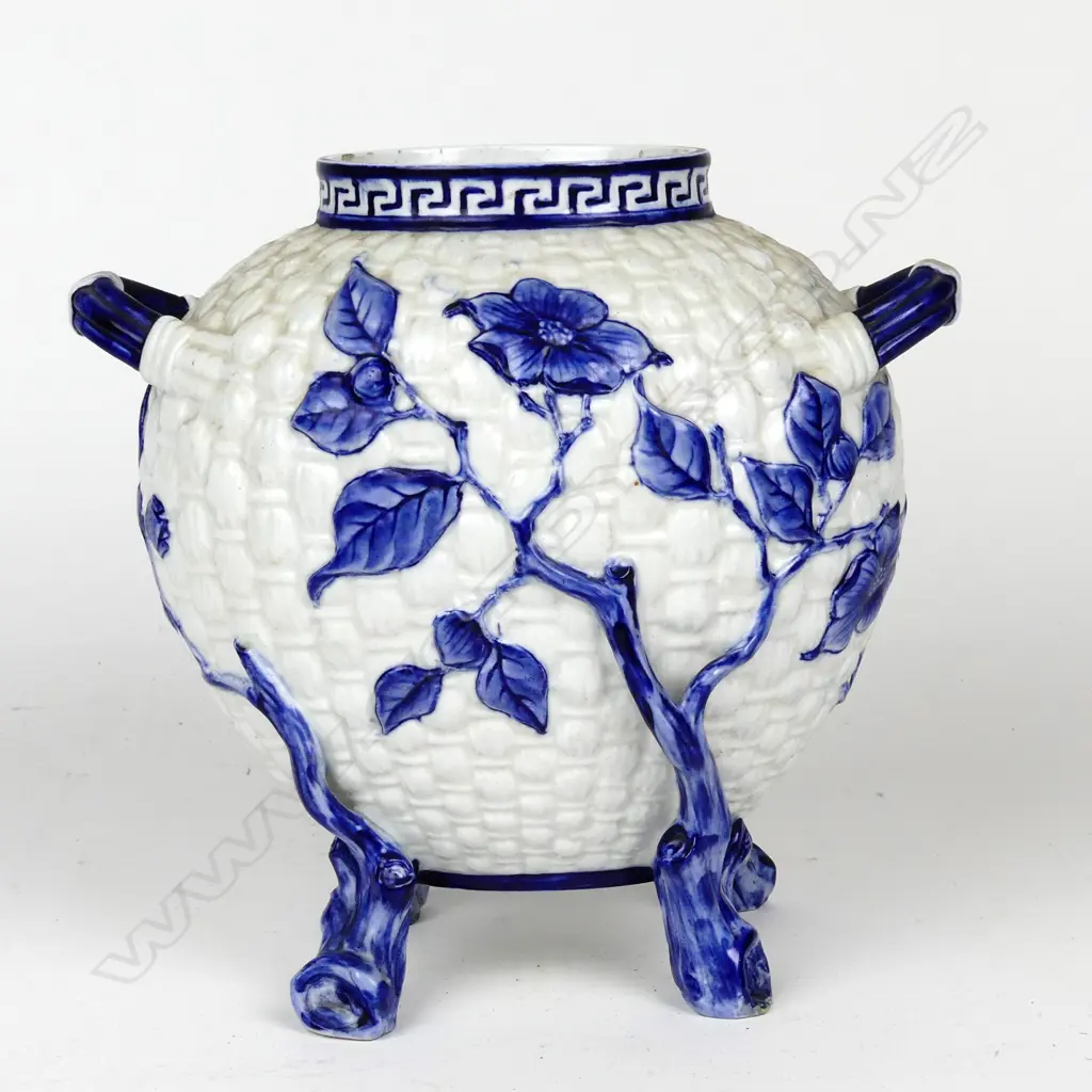 A 19thC Royal Worcester basket weave vase Image 1++