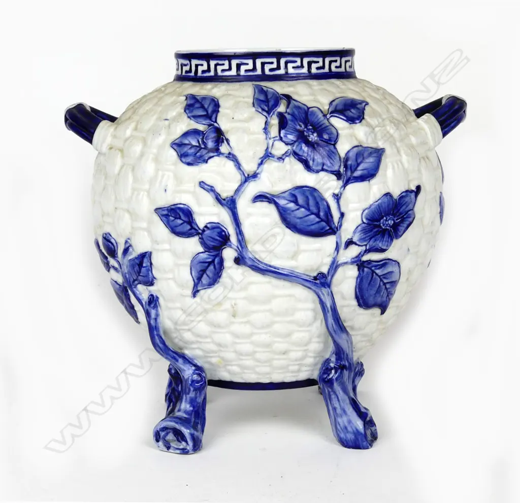 A 19thC Royal Worcester basket weave vase Image 1++