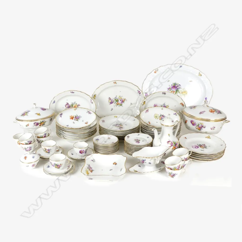 A quality impressive Royal Copenhagen 12 place setting Saxon Flower pattern dinner service Image 1++