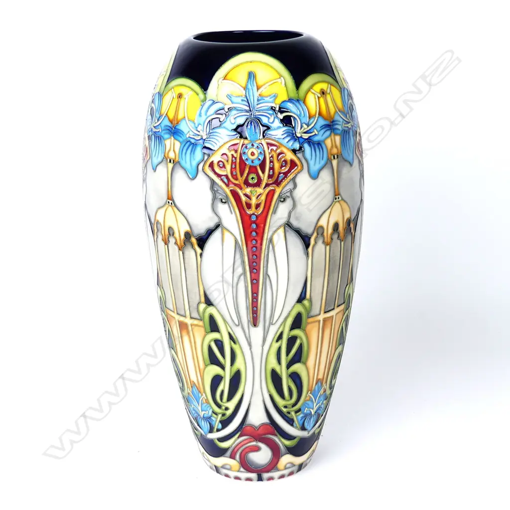 A large modern Moorcroft vase Image 1++