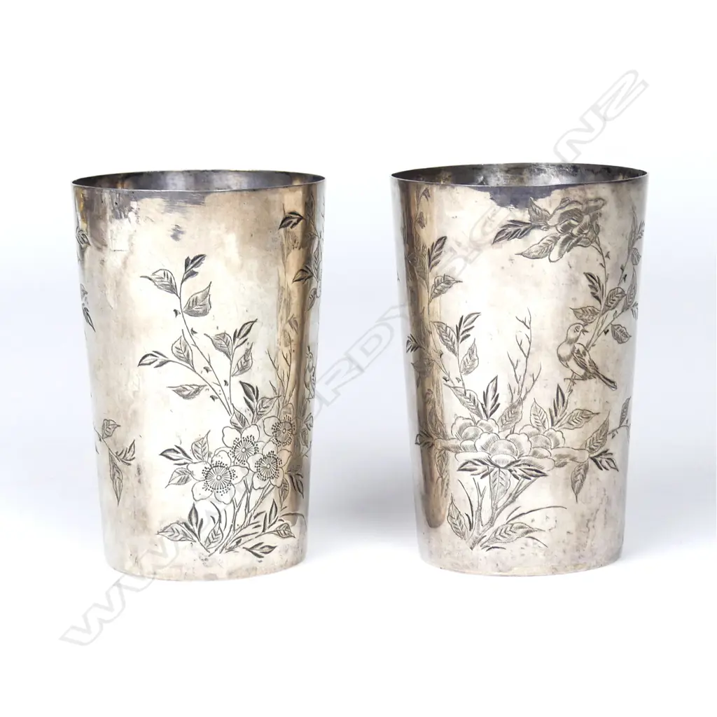 A pair of rare Chinese silver beakers Image 1++